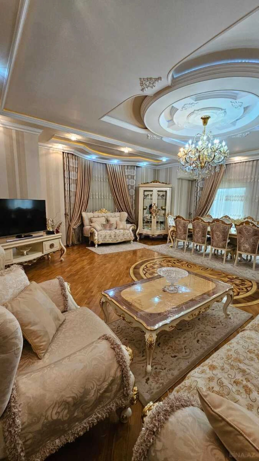 Satılır 10 otaqlı həyət evi 850 m²