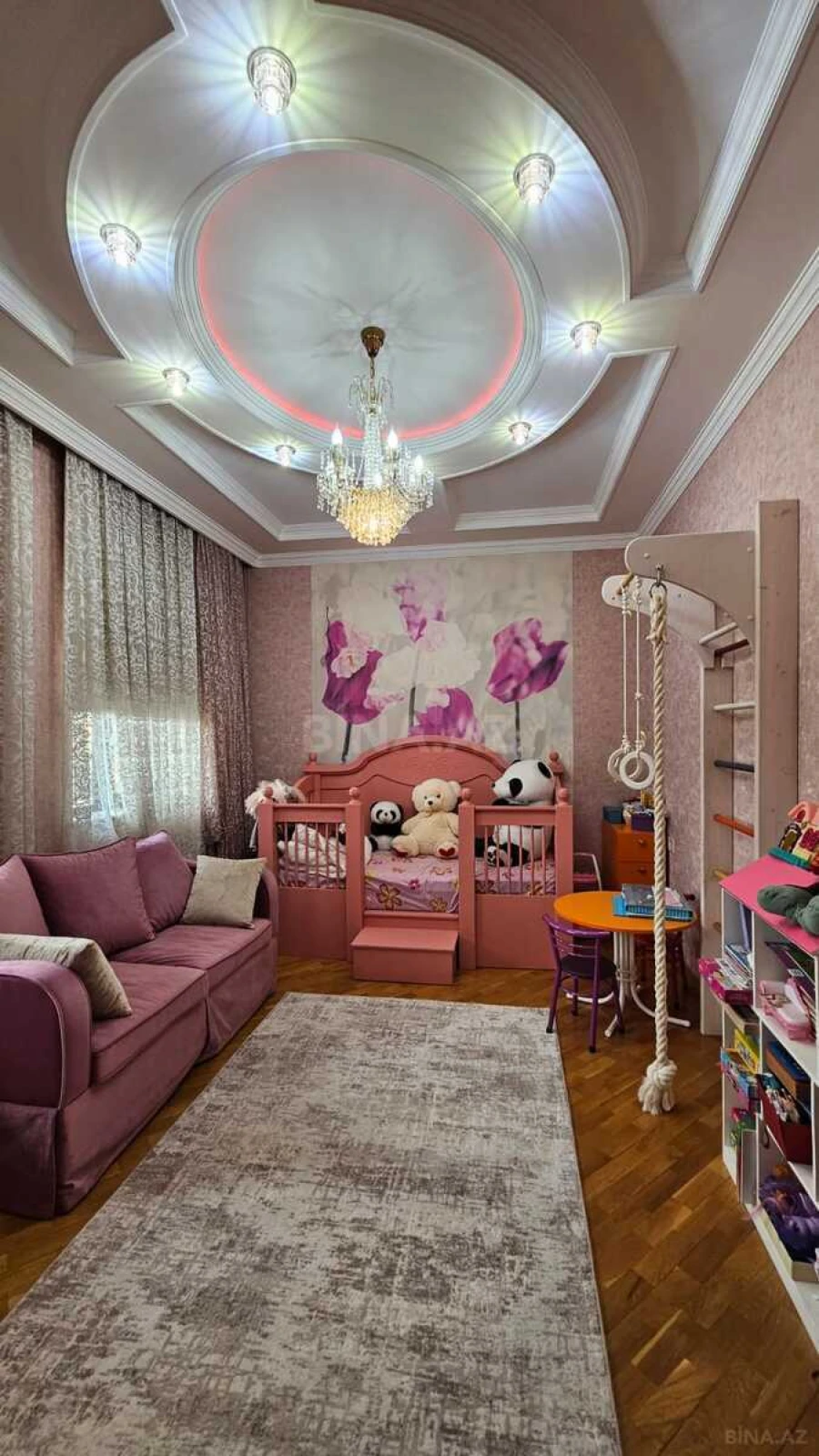 Satılır 10 otaqlı həyət evi 850 m²