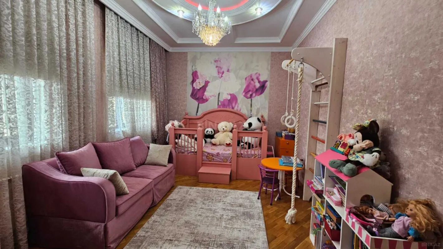 Satılır 10 otaqlı həyət evi 850 m²