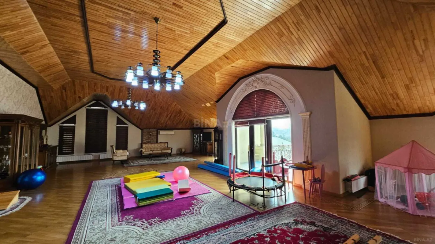 Satılır 10 otaqlı həyət evi 850 m²