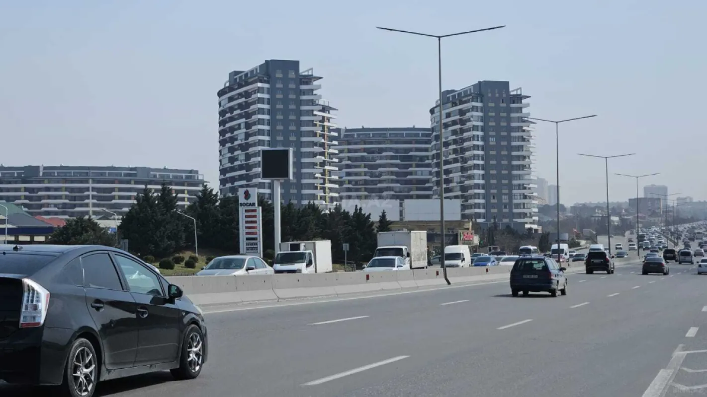 Satılır 10 otaqlı həyət evi 850 m²