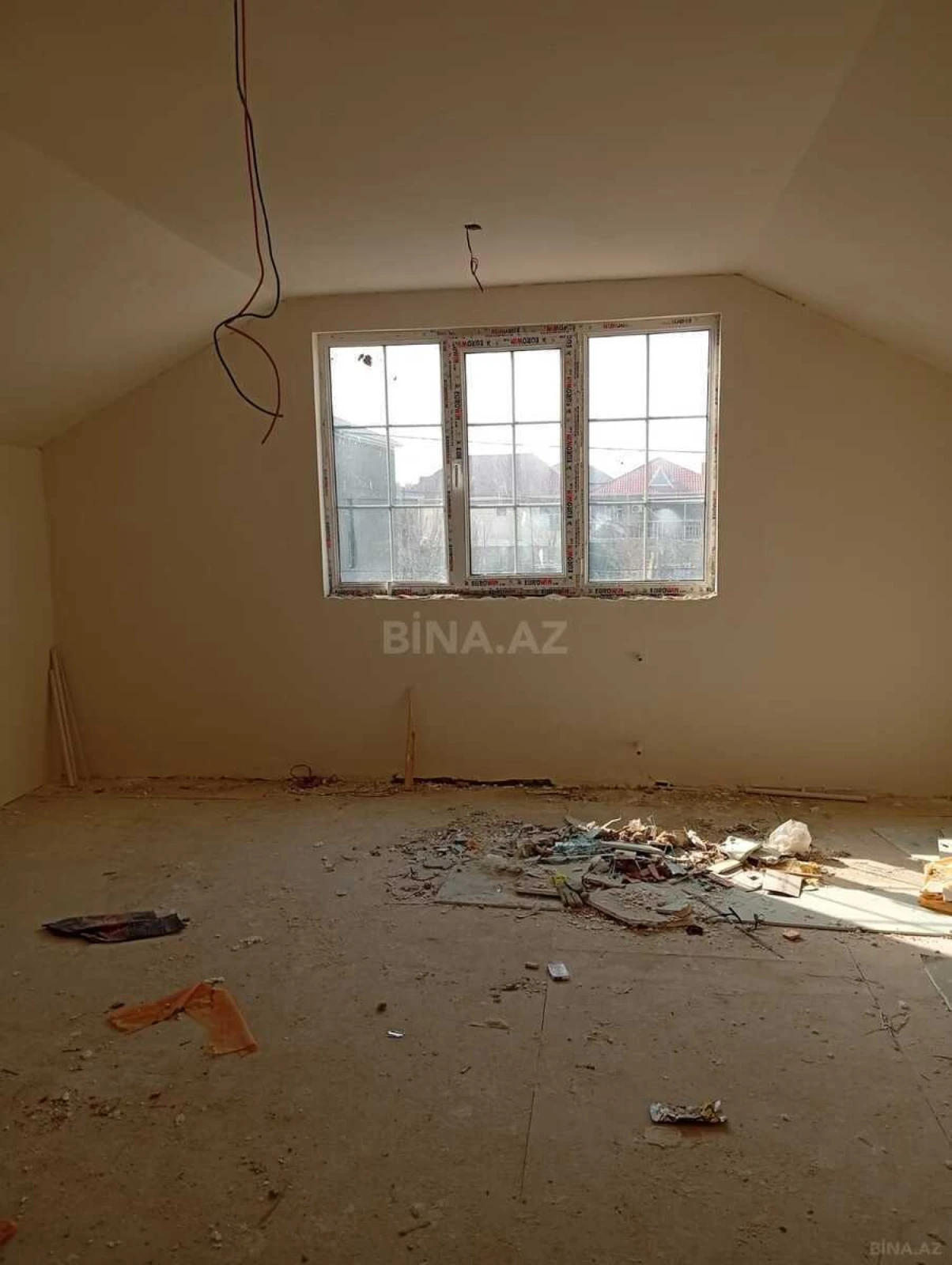 Satılır 4 otaqlı həyət evi 100 m²