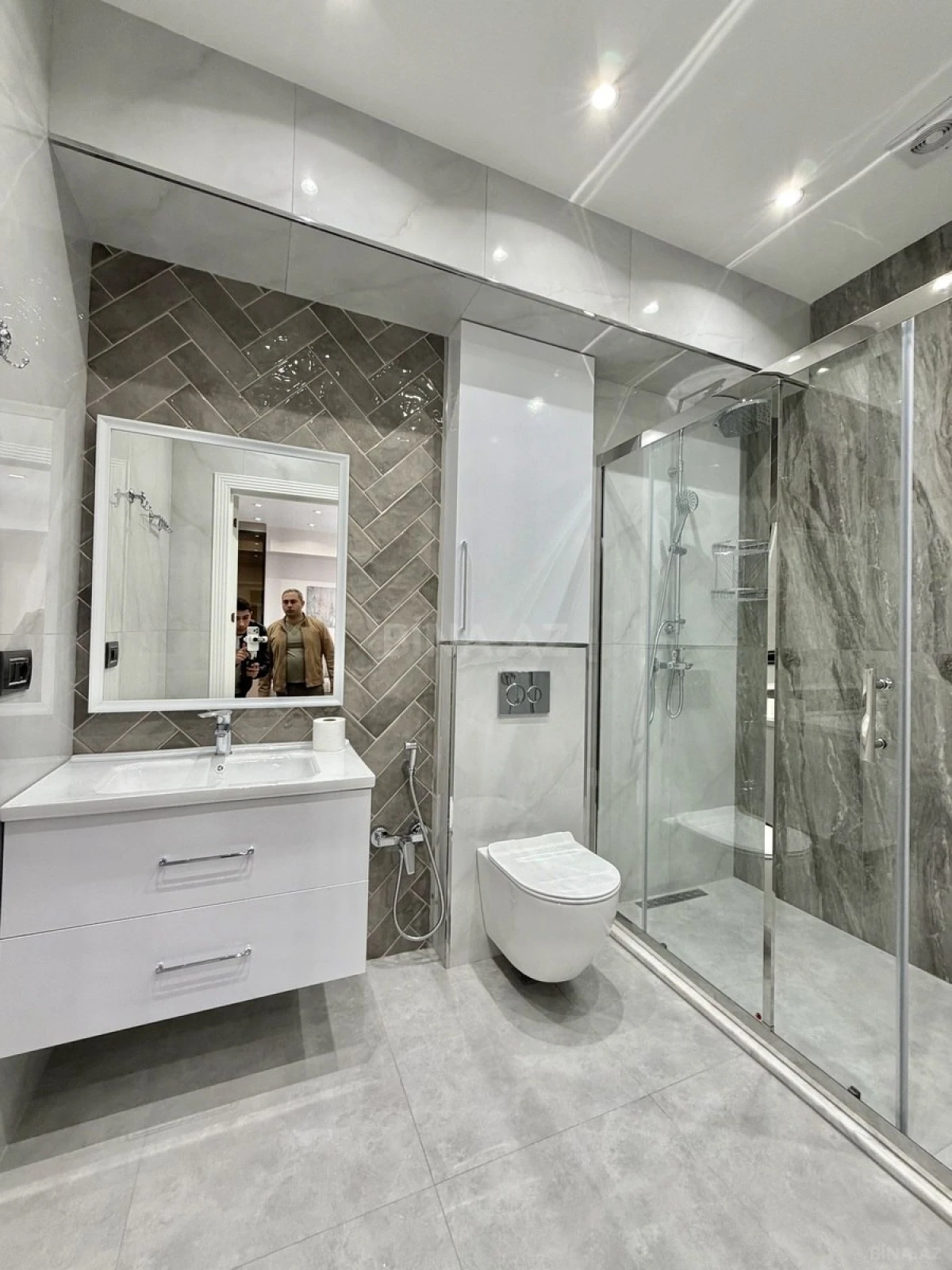 Satılır 2 otaqlı mənzil 63 m²