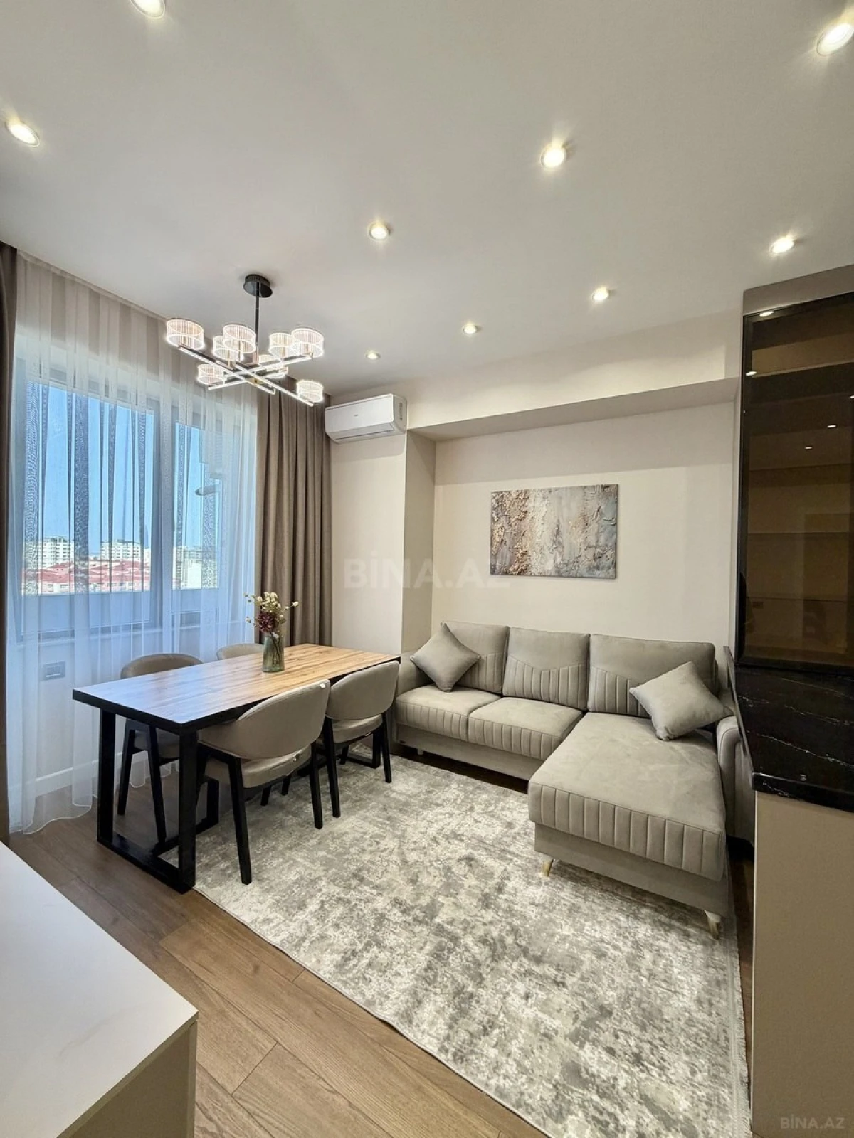 Satılır 2 otaqlı mənzil 63 m²