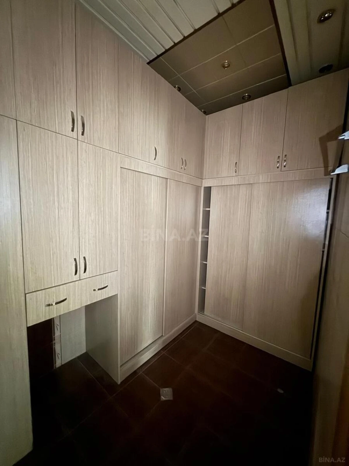 Kirayə verilir 3 otaqlı mənzil 145 m²