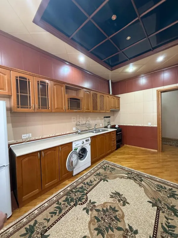 Kirayə verilir 3 otaqlı mənzil 145 m²