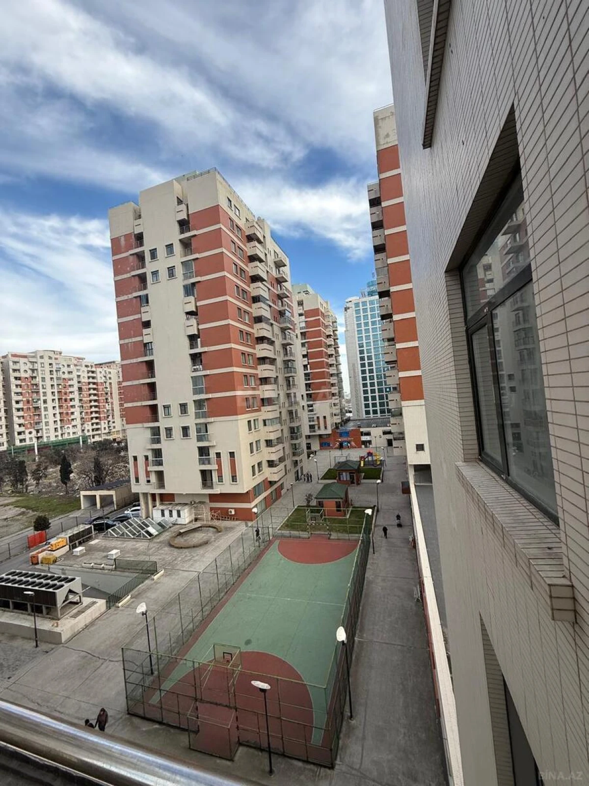 Kirayə verilir 3 otaqlı mənzil 145 m²