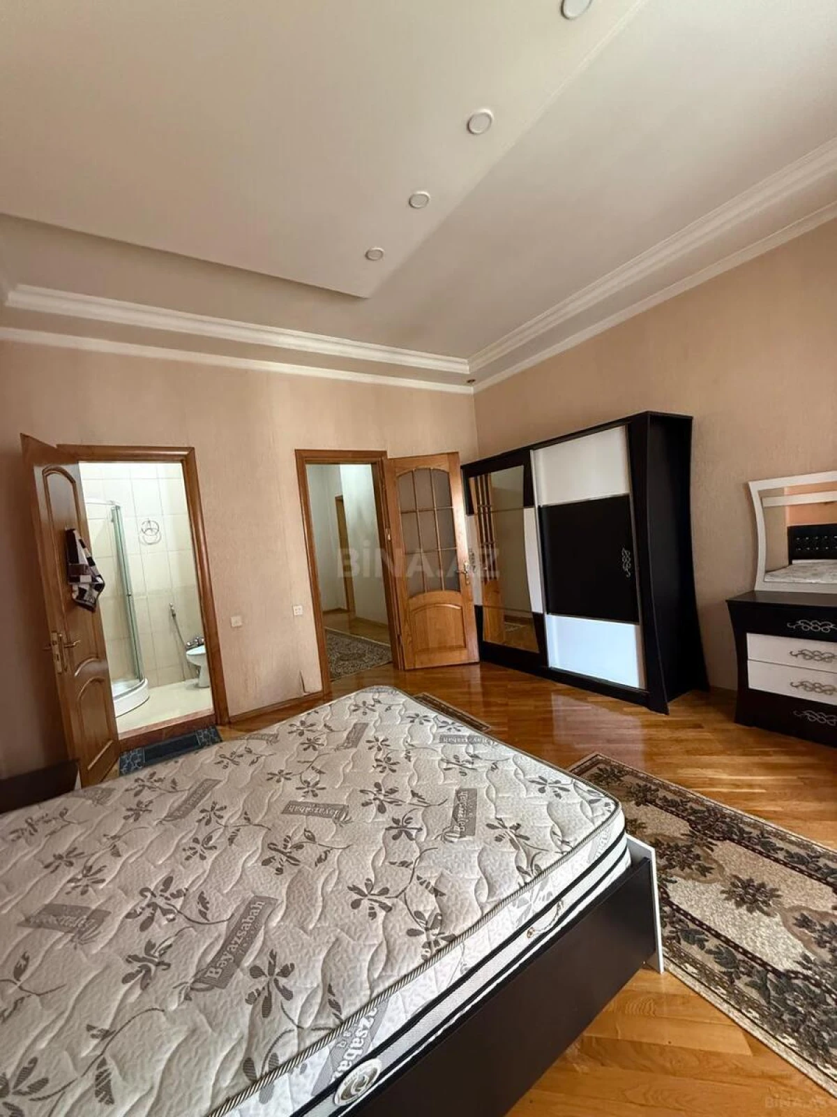 Kirayə verilir 3 otaqlı mənzil 145 m²