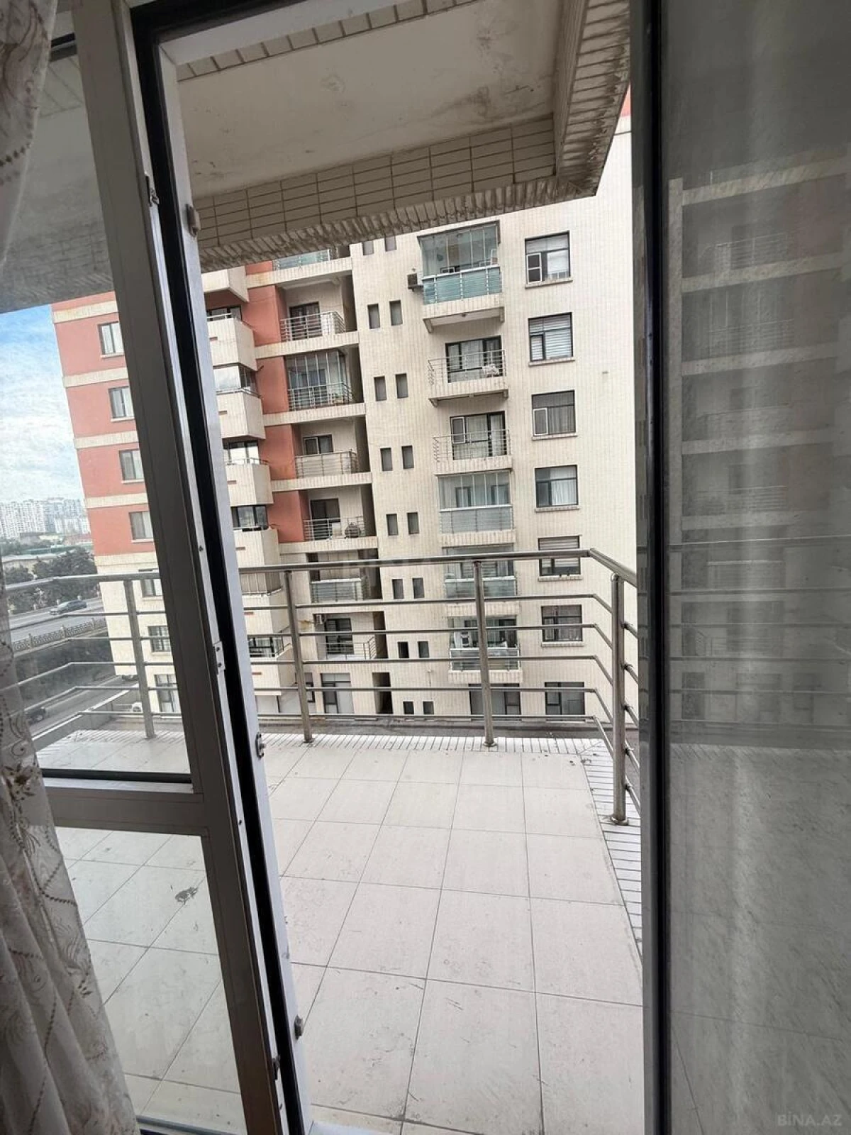 Kirayə verilir 3 otaqlı mənzil 145 m²