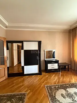 Kirayə verilir 3 otaqlı mənzil 145 m²