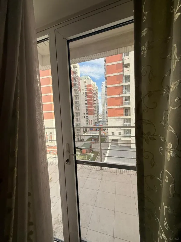 Kirayə verilir 3 otaqlı mənzil 145 m²