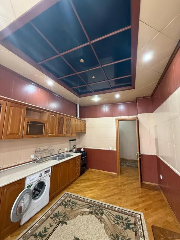 Kirayə verilir 3 otaqlı mənzil 145 m²