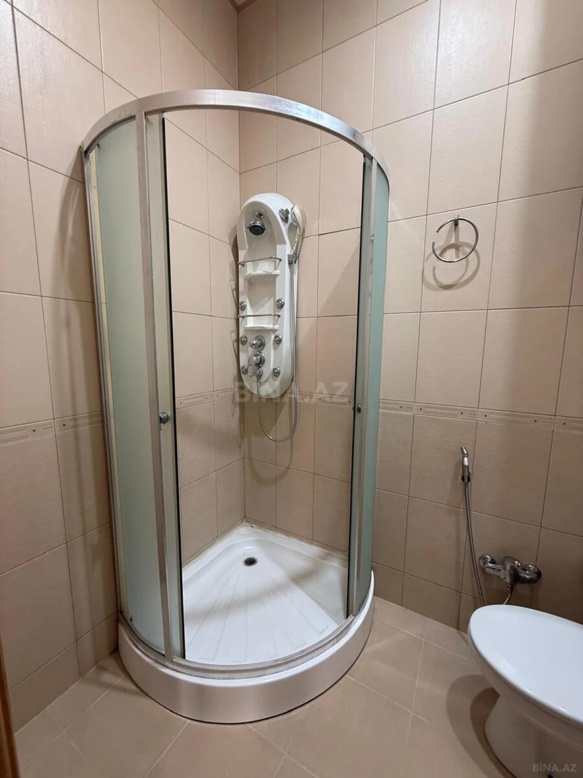 Kirayə verilir 3 otaqlı mənzil 145 m²