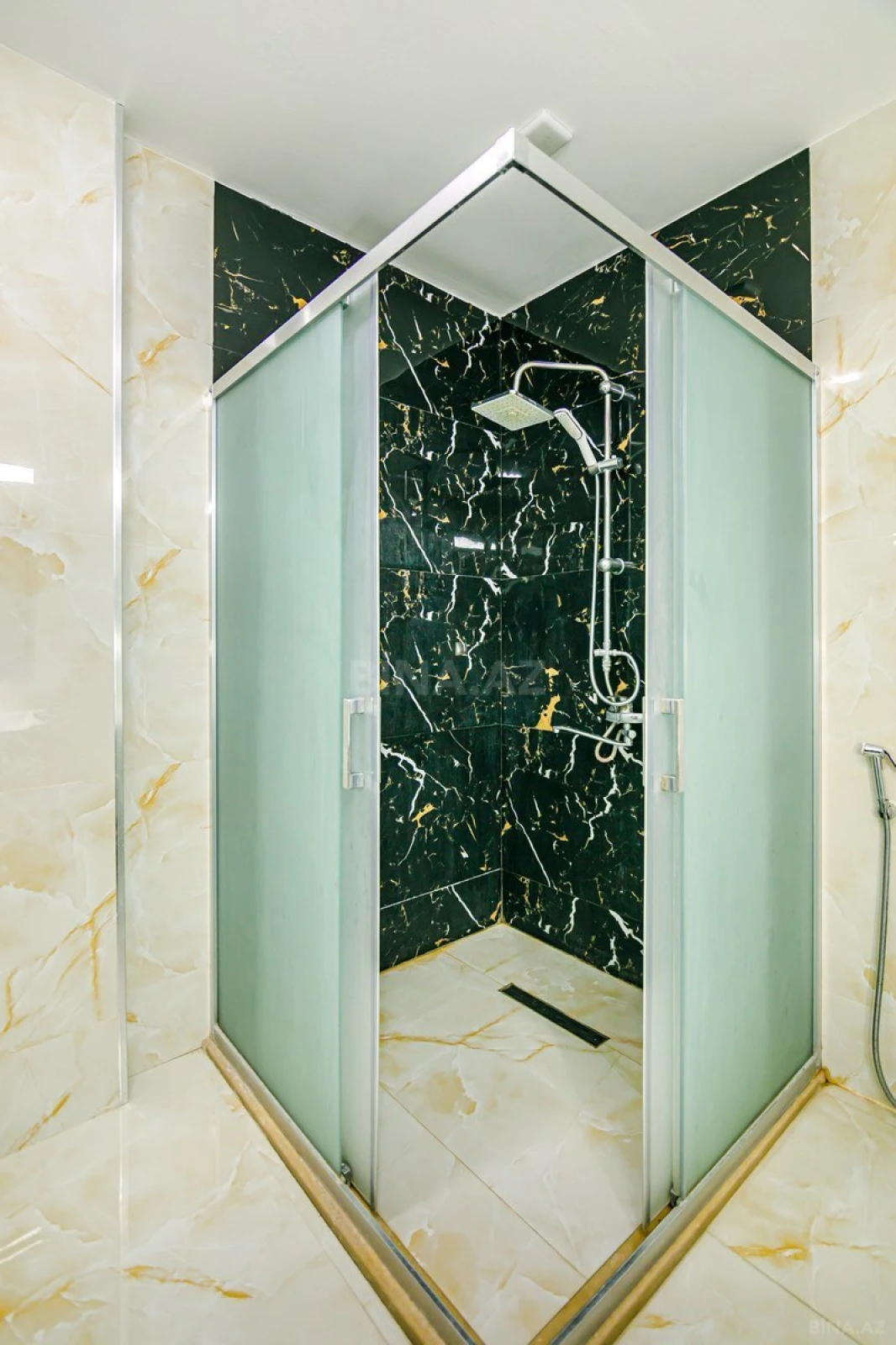 Kirayə verilir 3 otaqlı mənzil 95 m²