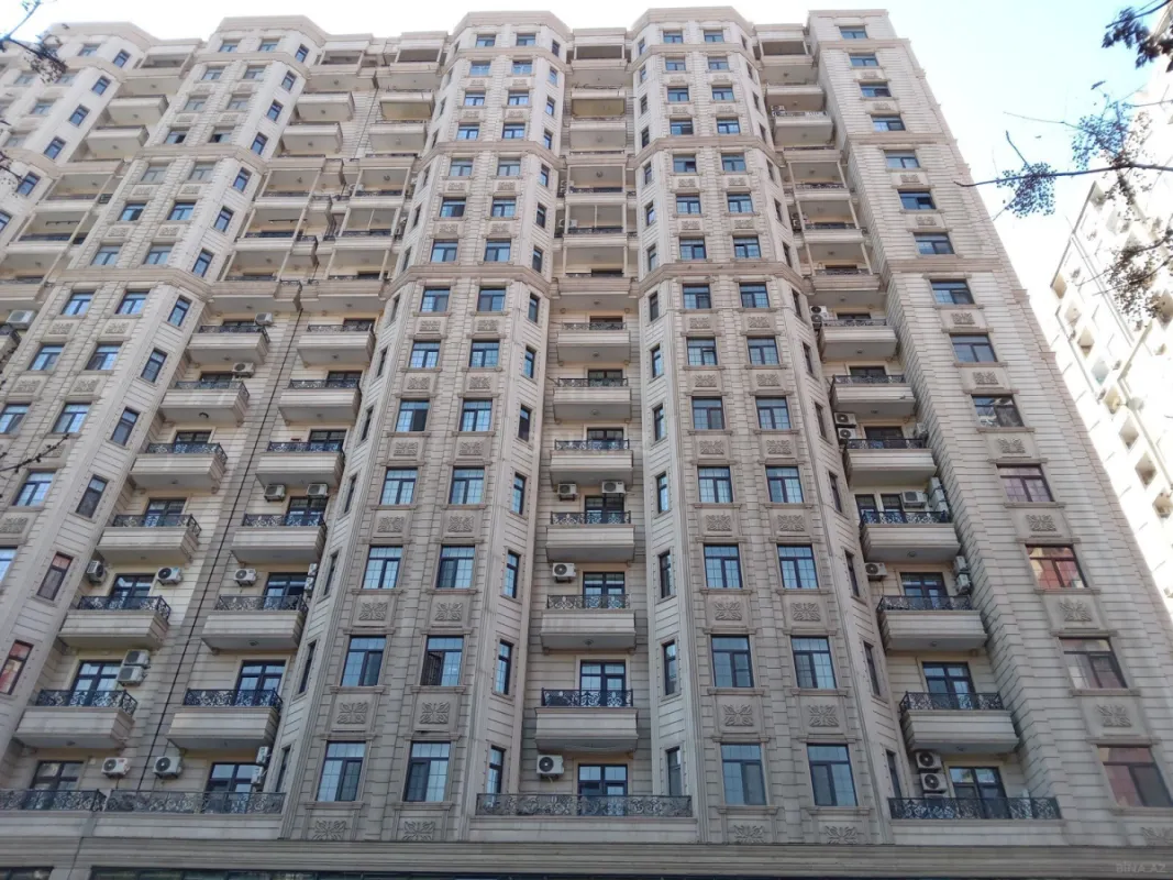 Satılır 3 otaqlı mənzil 154.1 m²