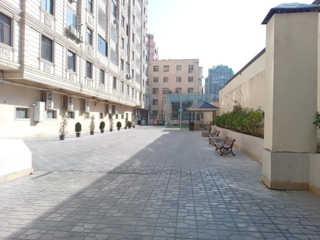 Satılır 3 otaqlı mənzil 154.1 m²