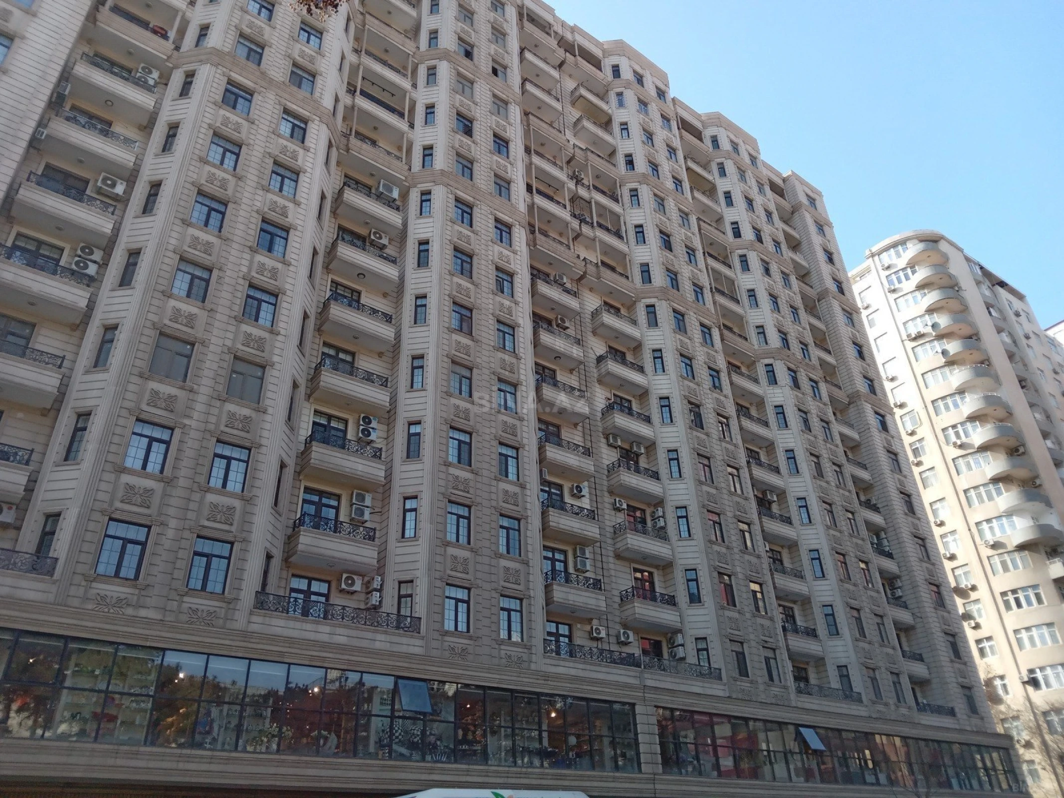 Satılır 3 otaqlı mənzil 154.1 m²