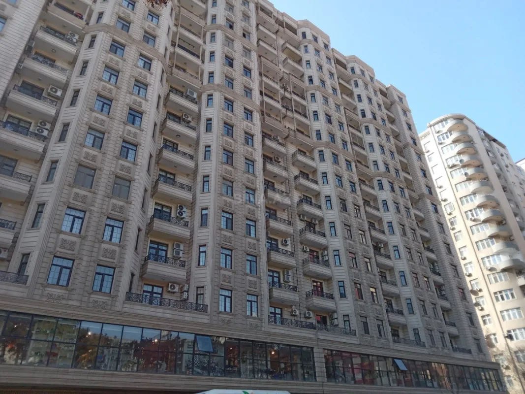 Satılır 3 otaqlı mənzil 154.1 m²