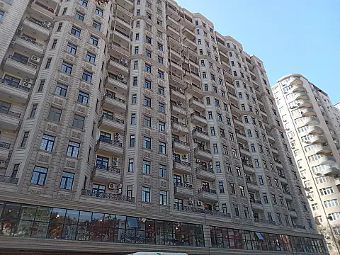 Satılır 3 otaqlı mənzil 154.1 m²