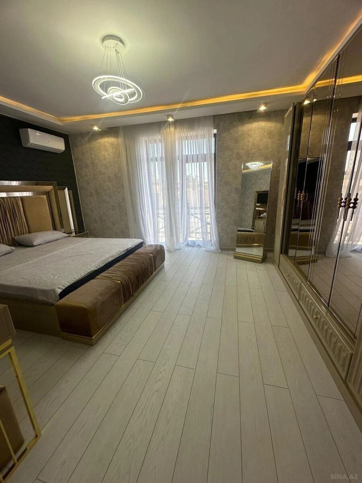 Kirayə verilir 6 otaqlı həyət evi 360 m²