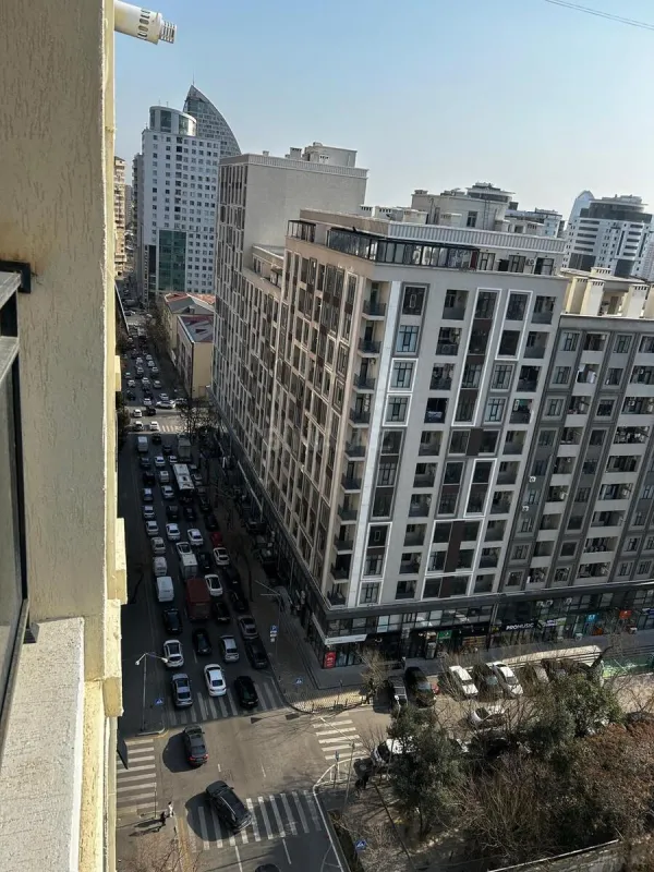 Satılır 3 otaqlı mənzil 132 m²