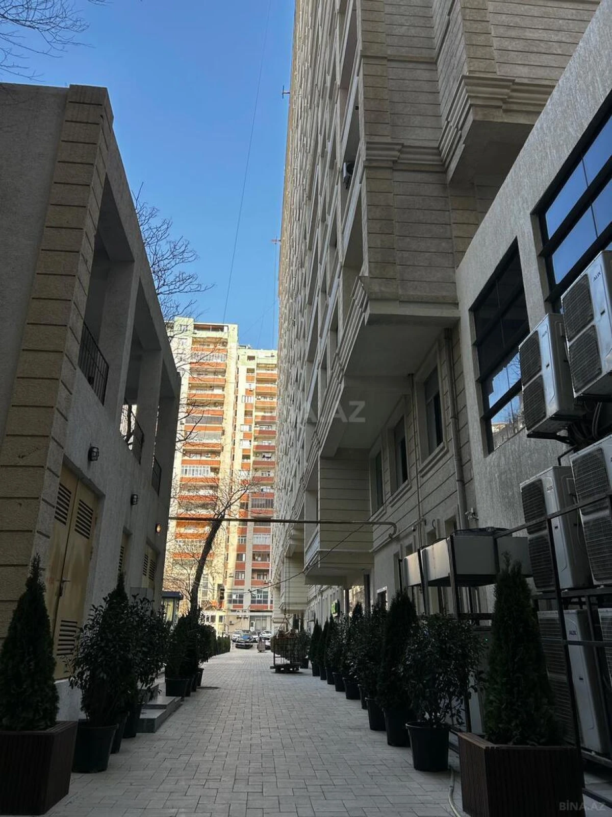 Satılır 3 otaqlı mənzil 132 m²
