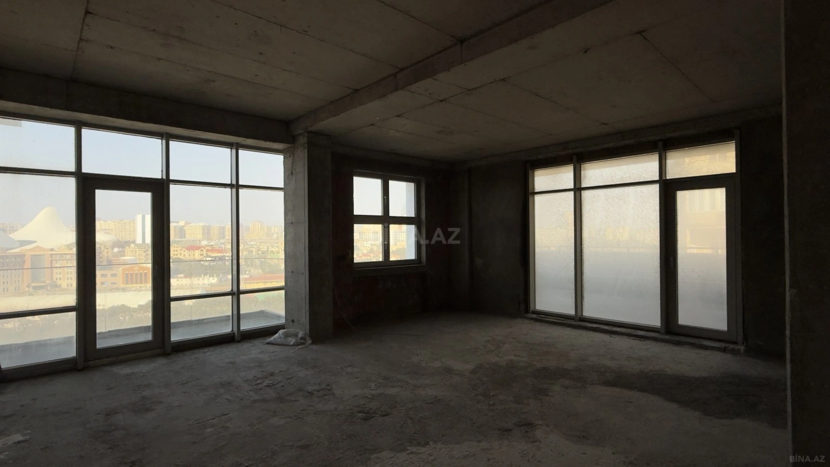 Satılır 3 otaqlı mənzil 139.1 m²