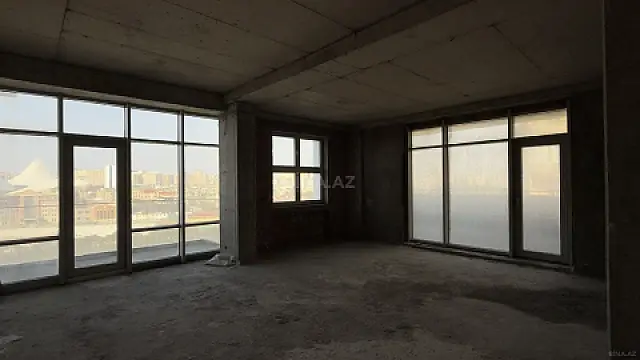 Satılır 3 otaqlı mənzil 139.1 m²