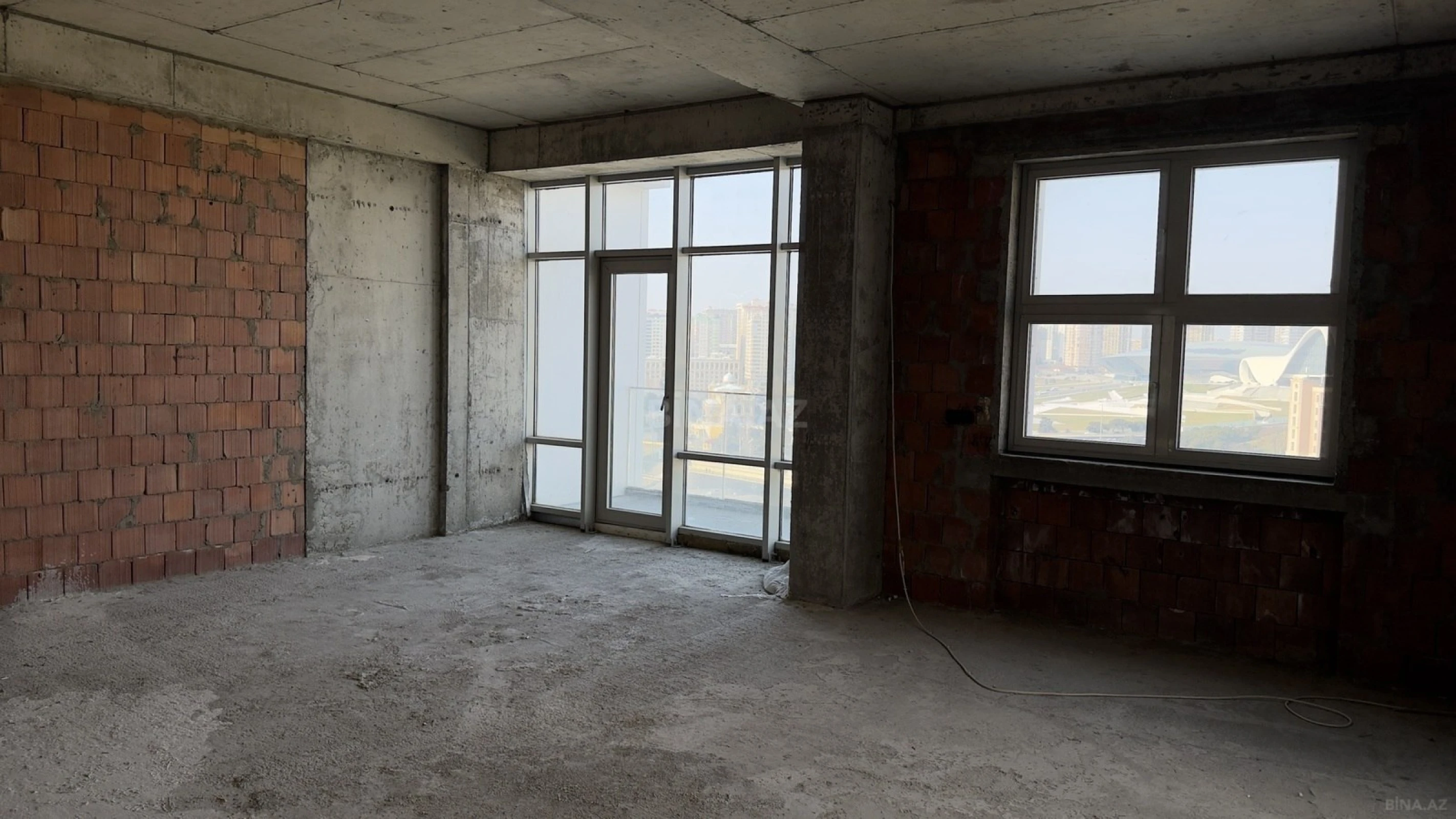 Satılır 3 otaqlı mənzil 139.1 m²