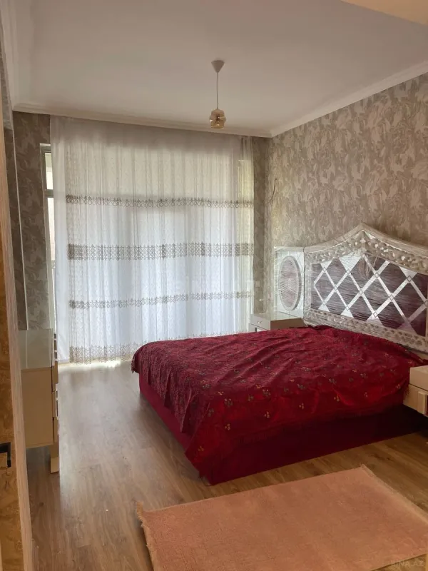 Kirayə verilir 3 otaqlı mənzil 127 m²