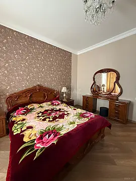Kirayə verilir 2 otaqlı mənzil 85 m²