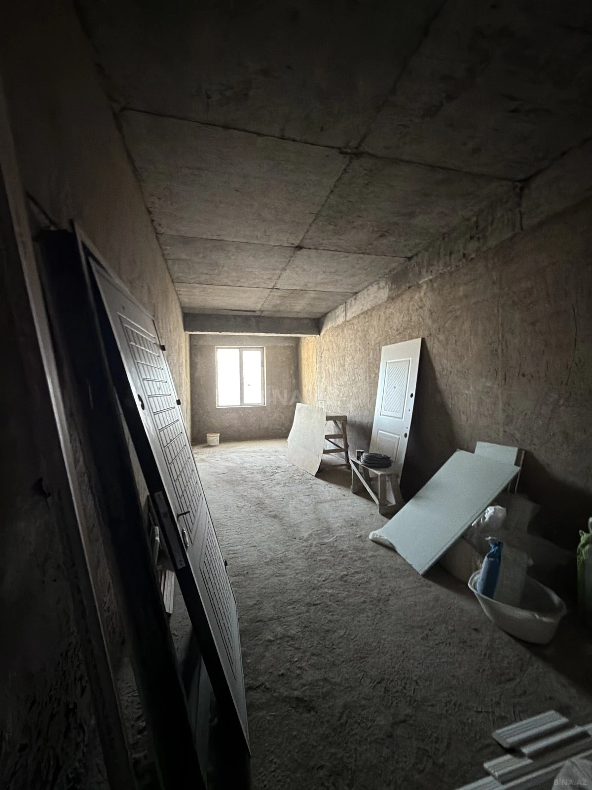 Satılır 6 otaqlı mənzil 323 m²