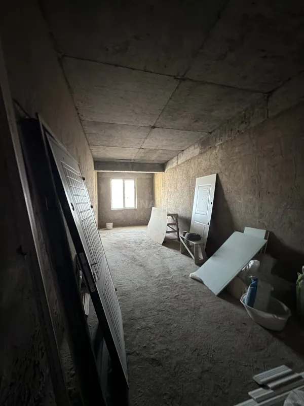 Satılır 6 otaqlı mənzil 323 m²