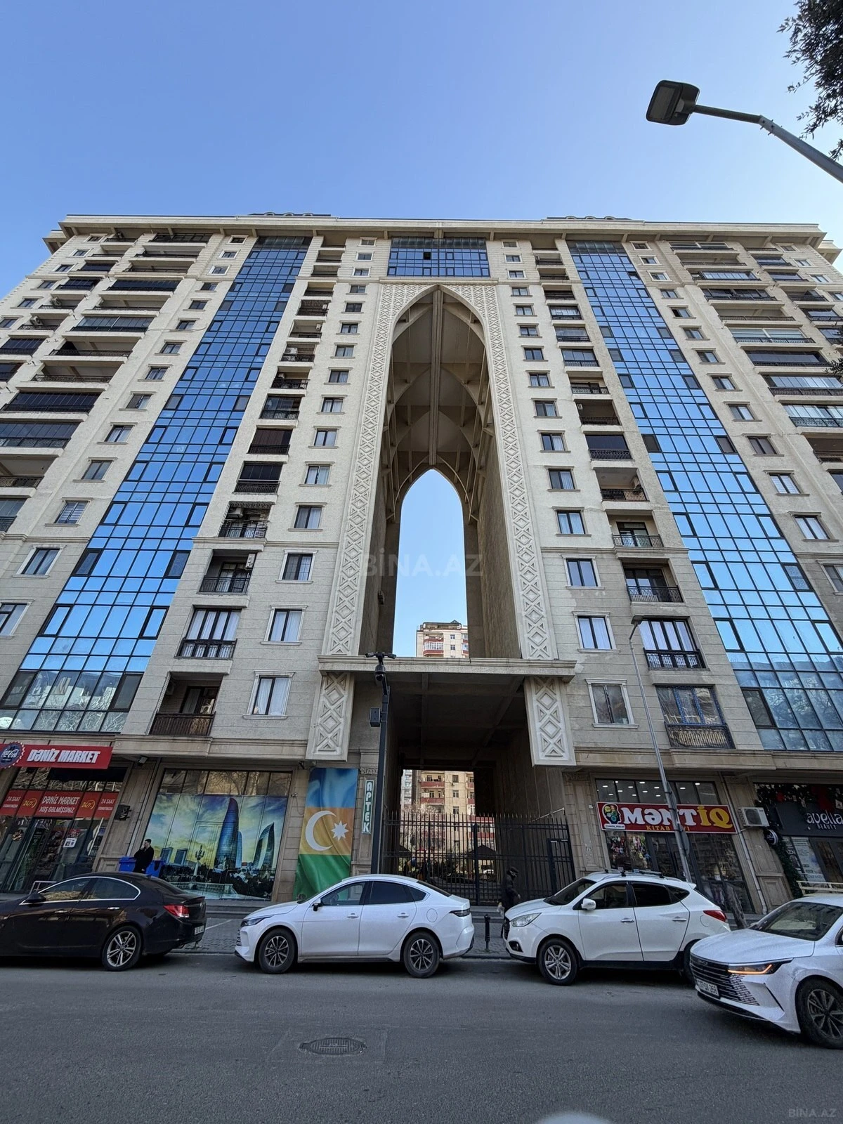 Satılır 6 otaqlı mənzil 323 m²