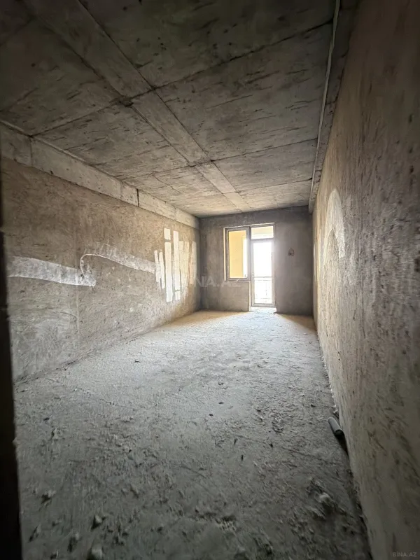 Satılır 6 otaqlı mənzil 323 m²