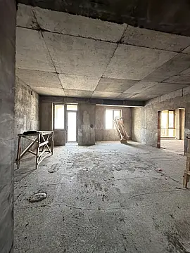 Satılır 6 otaqlı mənzil 323 m²