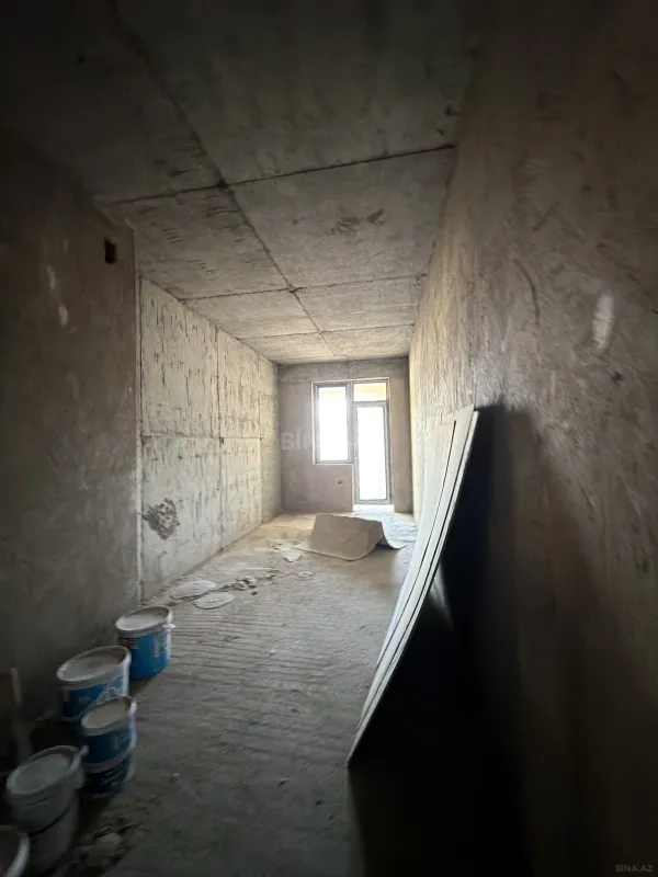 Satılır 6 otaqlı mənzil 323 m²