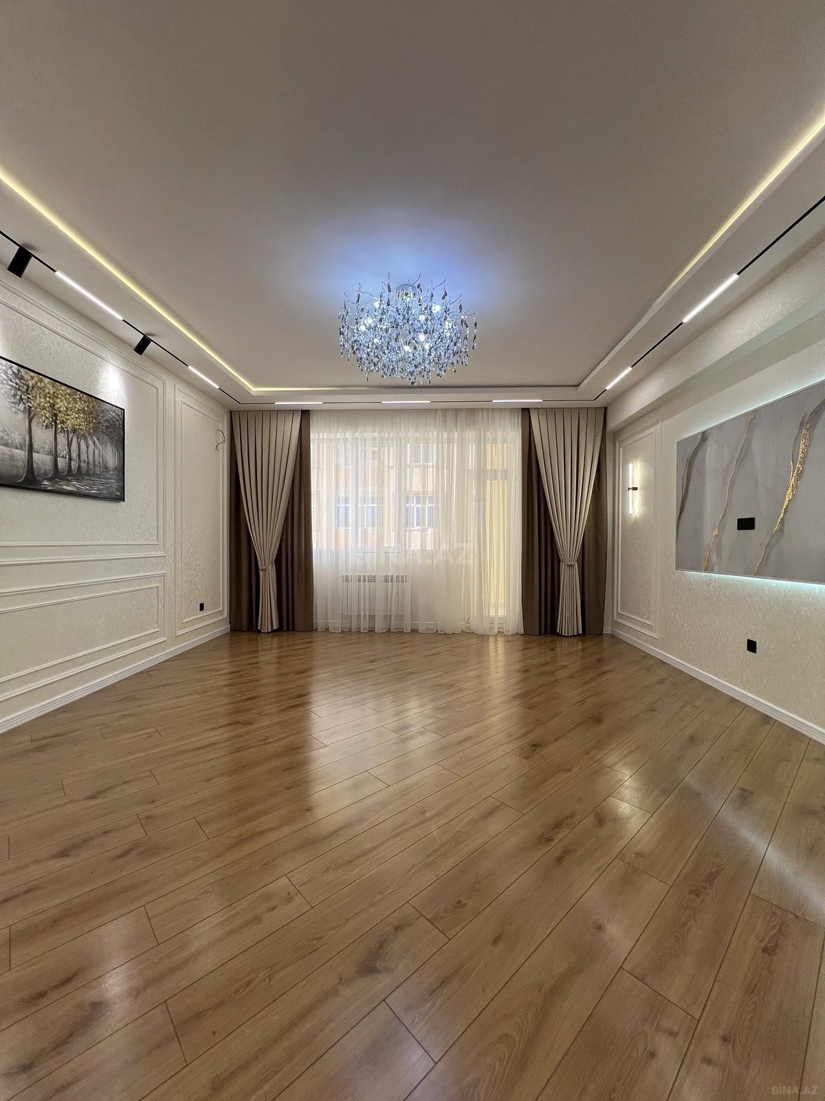 Satılır 3 otaqlı mənzil 135 m²