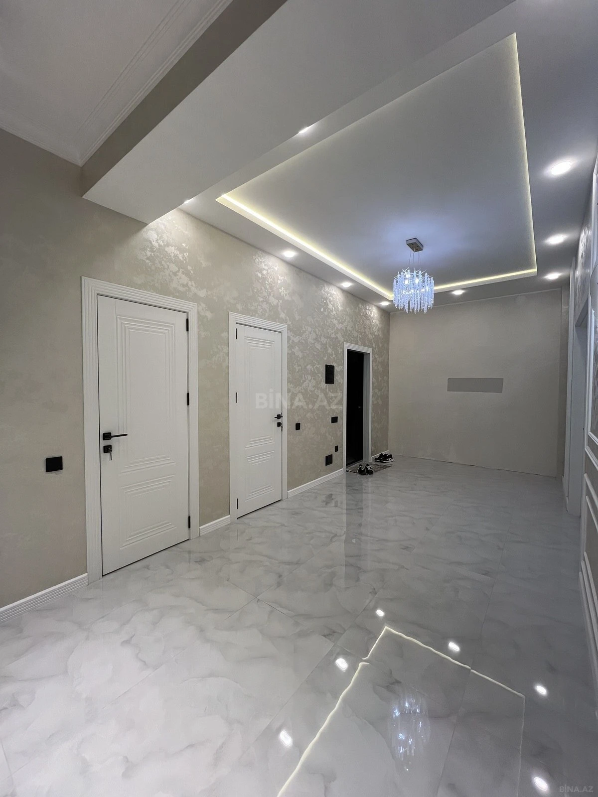 Satılır 3 otaqlı mənzil 135 m²
