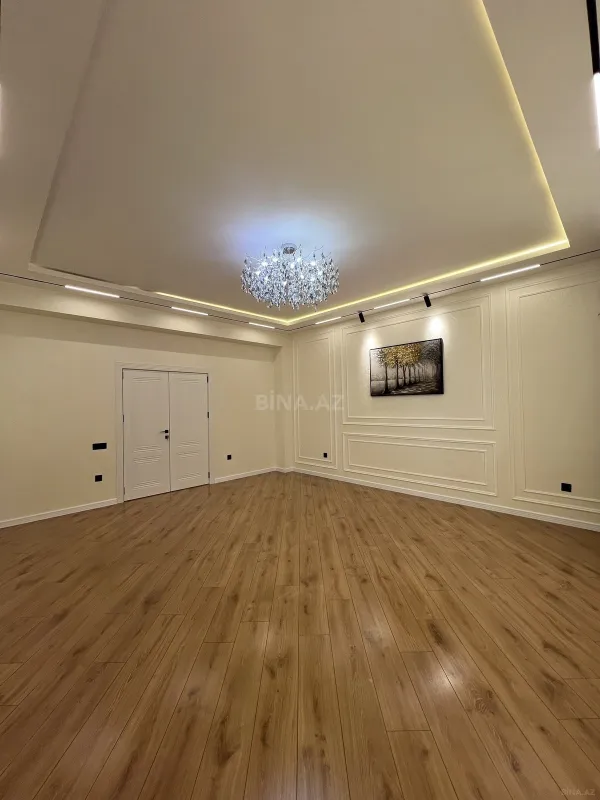 Satılır 3 otaqlı mənzil 135 m²