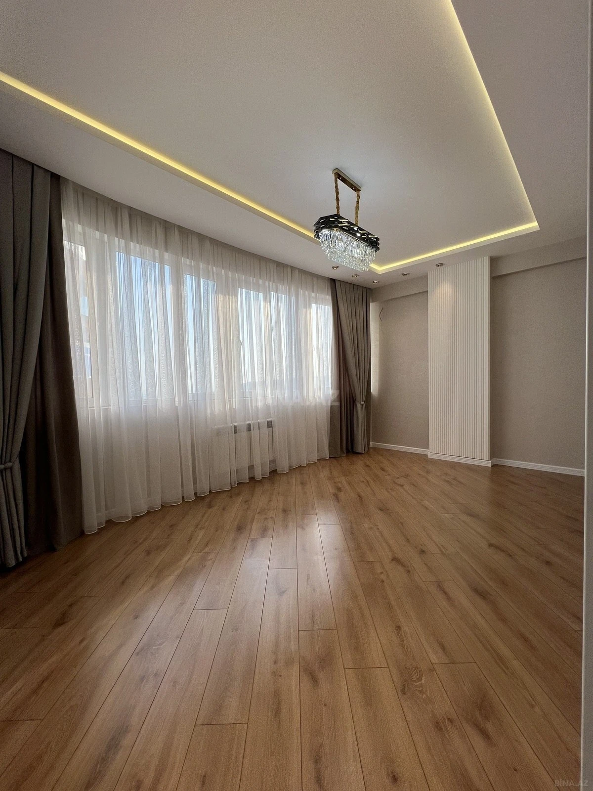 Satılır 3 otaqlı mənzil 135 m²