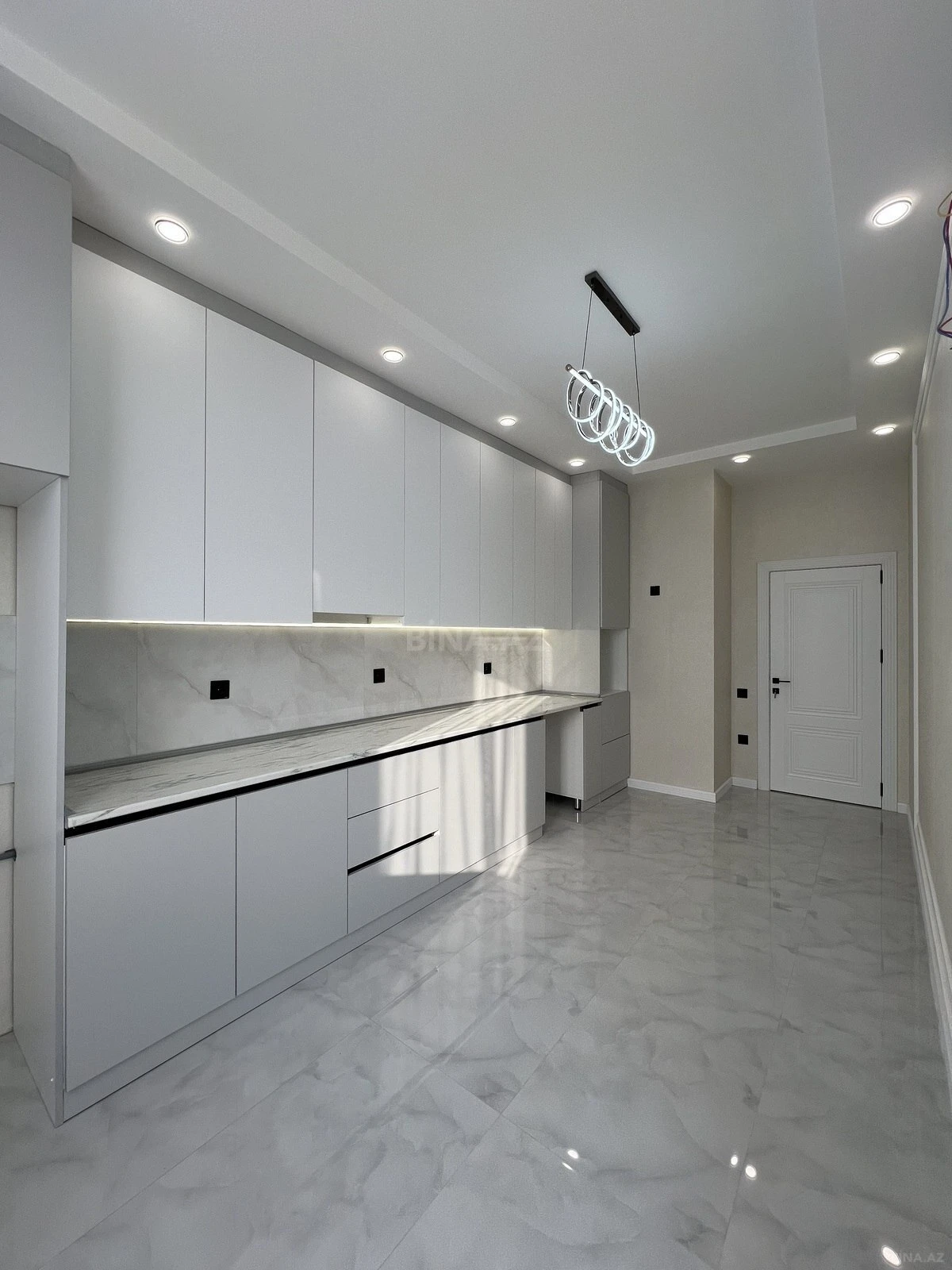 Satılır 3 otaqlı mənzil 135 m²