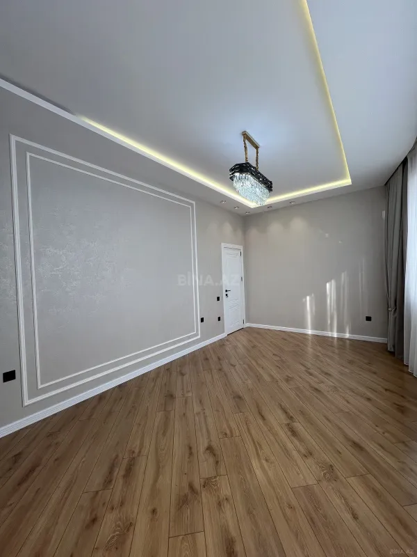 Satılır 3 otaqlı mənzil 135 m²