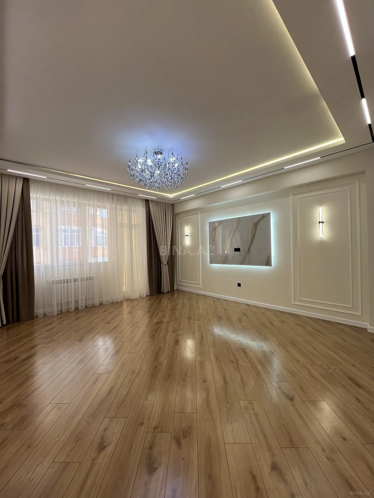 Satılır 3 otaqlı mənzil 135 m²