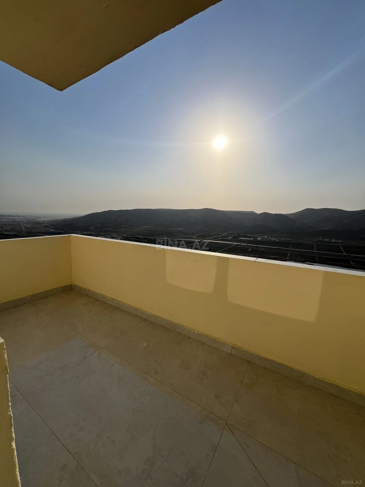 Satılır 3 otaqlı mənzil 135 m²