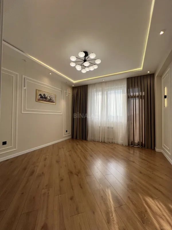Satılır 3 otaqlı mənzil 135 m²
