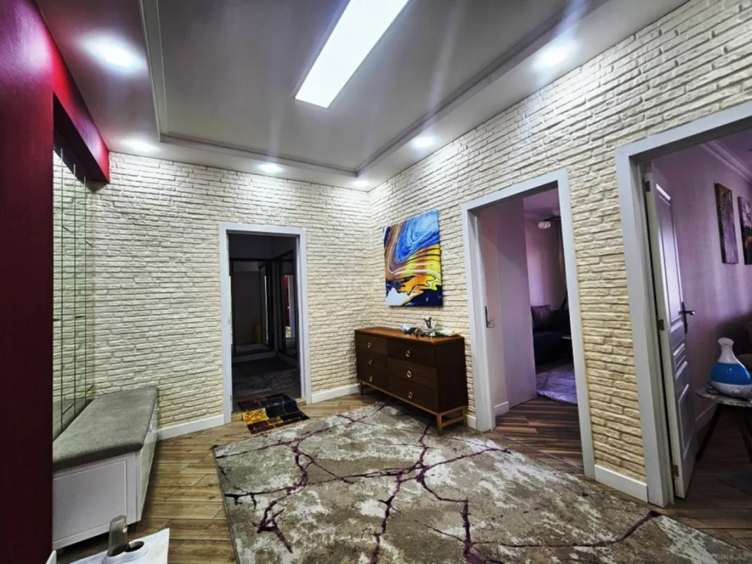 Satılır 3 otaqlı mənzil 141 m²
