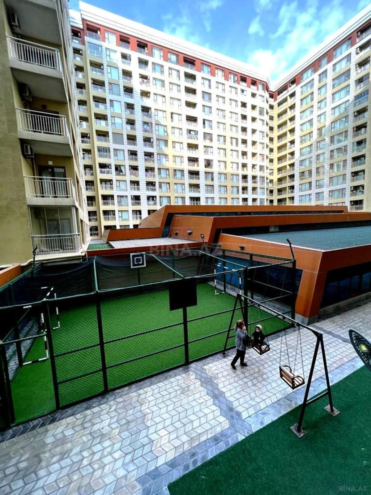 Satılır 3 otaqlı mənzil 141 m²