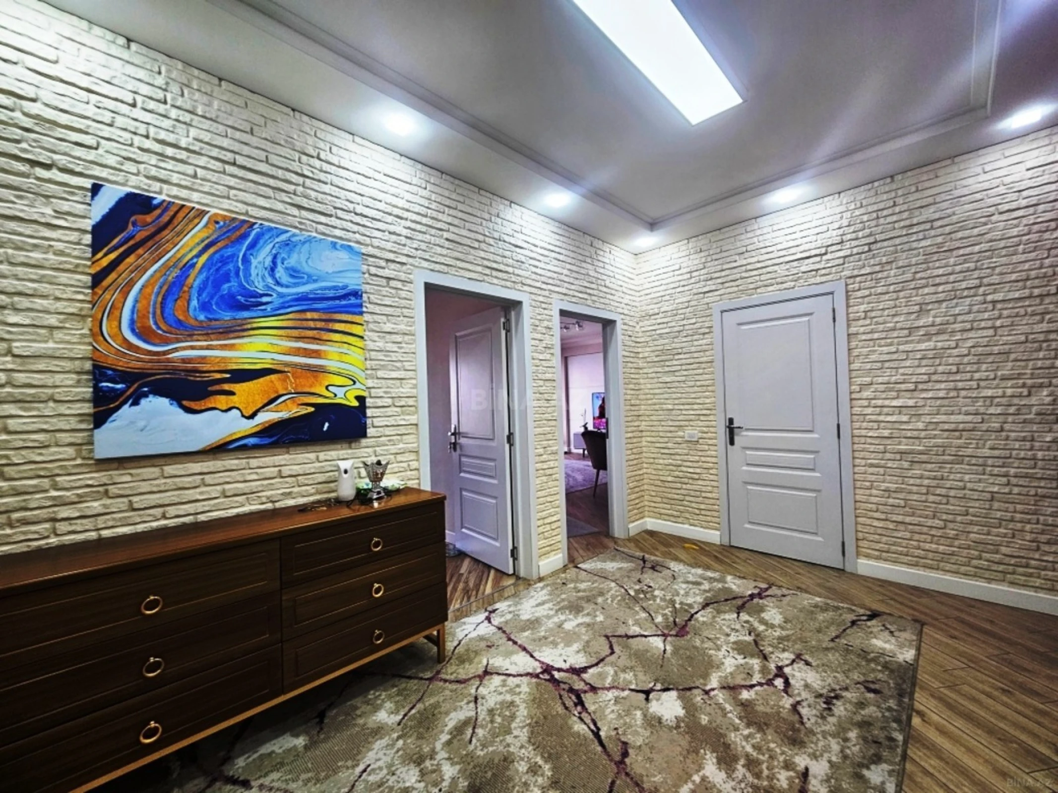 Satılır 3 otaqlı mənzil 141 m²