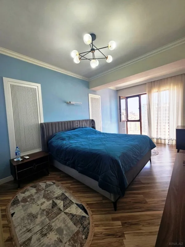 Satılır 3 otaqlı mənzil 141 m²